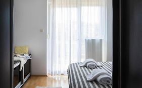 Tesla Apartment Urban Stay